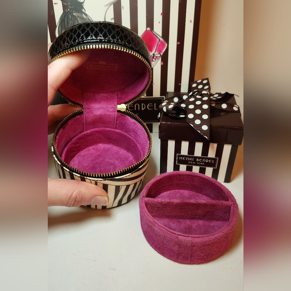 Henri bendel disturbed large ring box